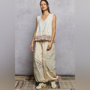 POL Floral Print V-Neck Textured Tank🆕